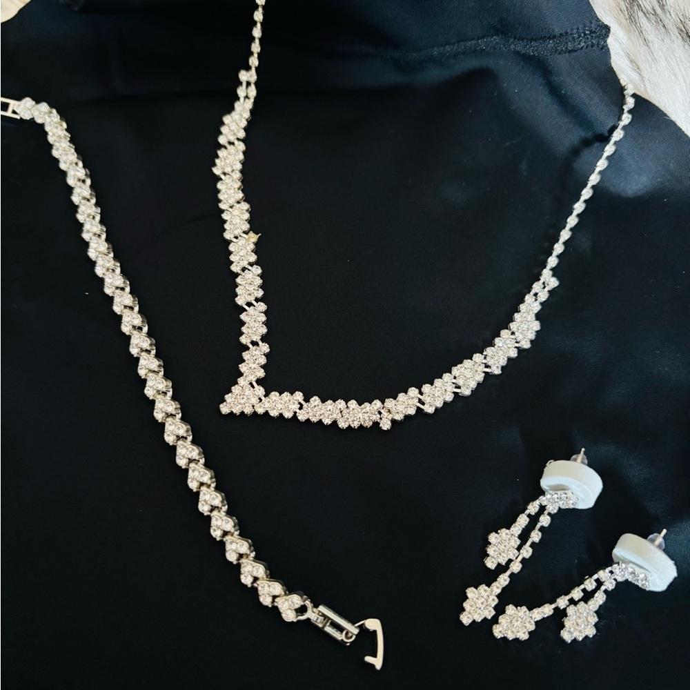 Elegant Silver Jewelry Set- necklace, bracelet & earrings- Never worn